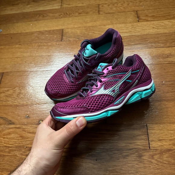 Womens Purple Mizuno Shoes - Picture 2 of 11